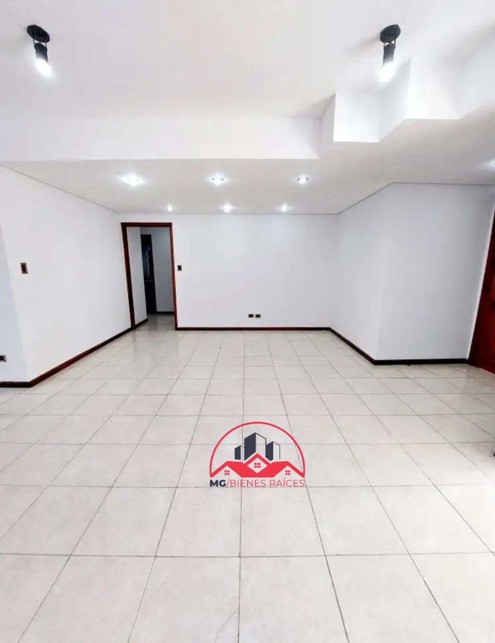 Alquilo Amplio Departamento de 3 habitaciones Barrio Seminario
