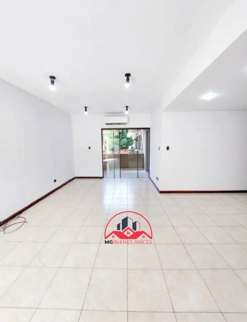 Alquilo Amplio Departamento de 3 habitaciones Barrio Seminario