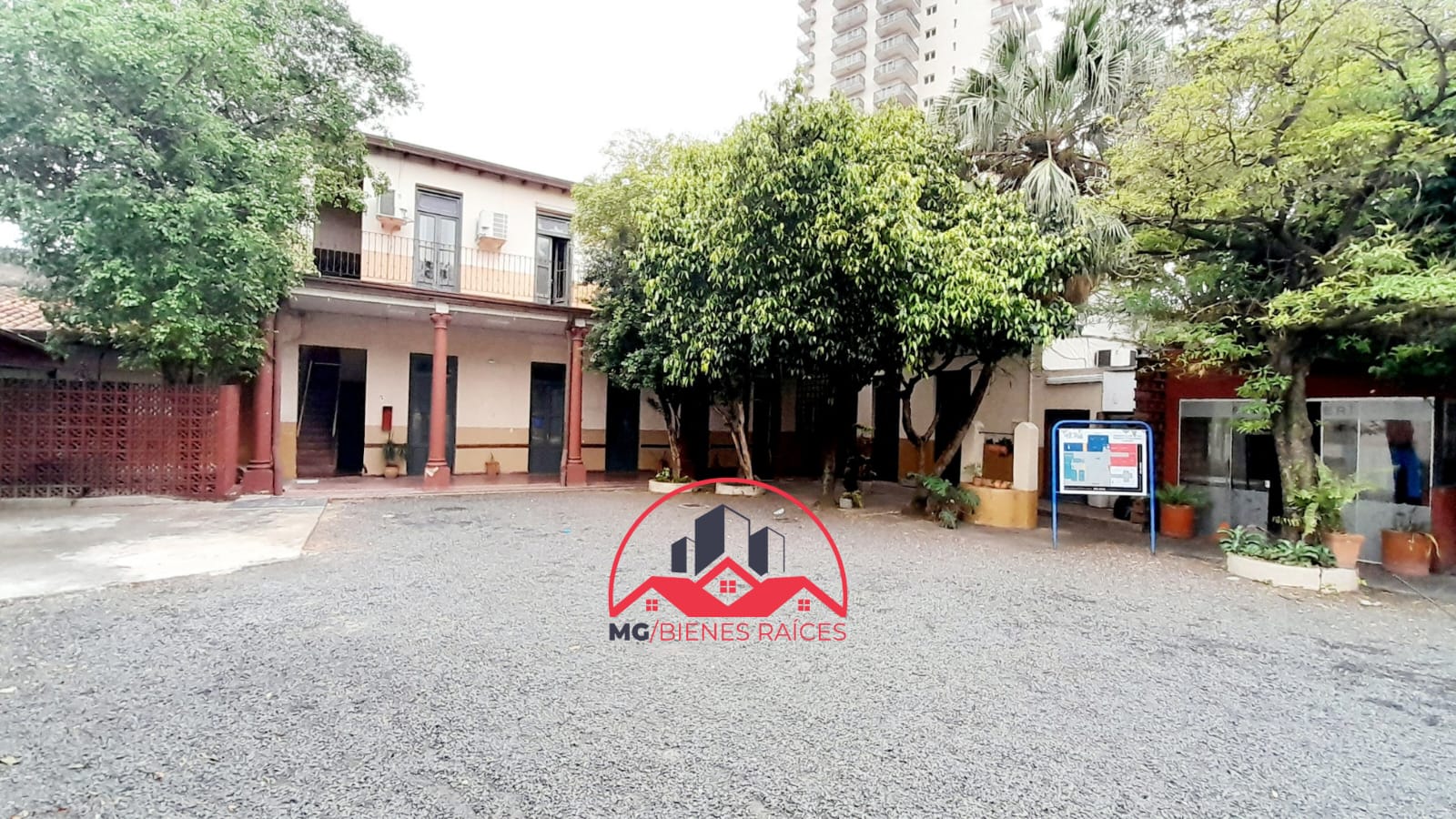 ALQUILO AMPLIA CASA IDEAL PARA UNIVERSIDAD, COLEGIO, EMPRESA o CONSULTORIA UBICACIÓN ESPAÑA Y BRASIL
