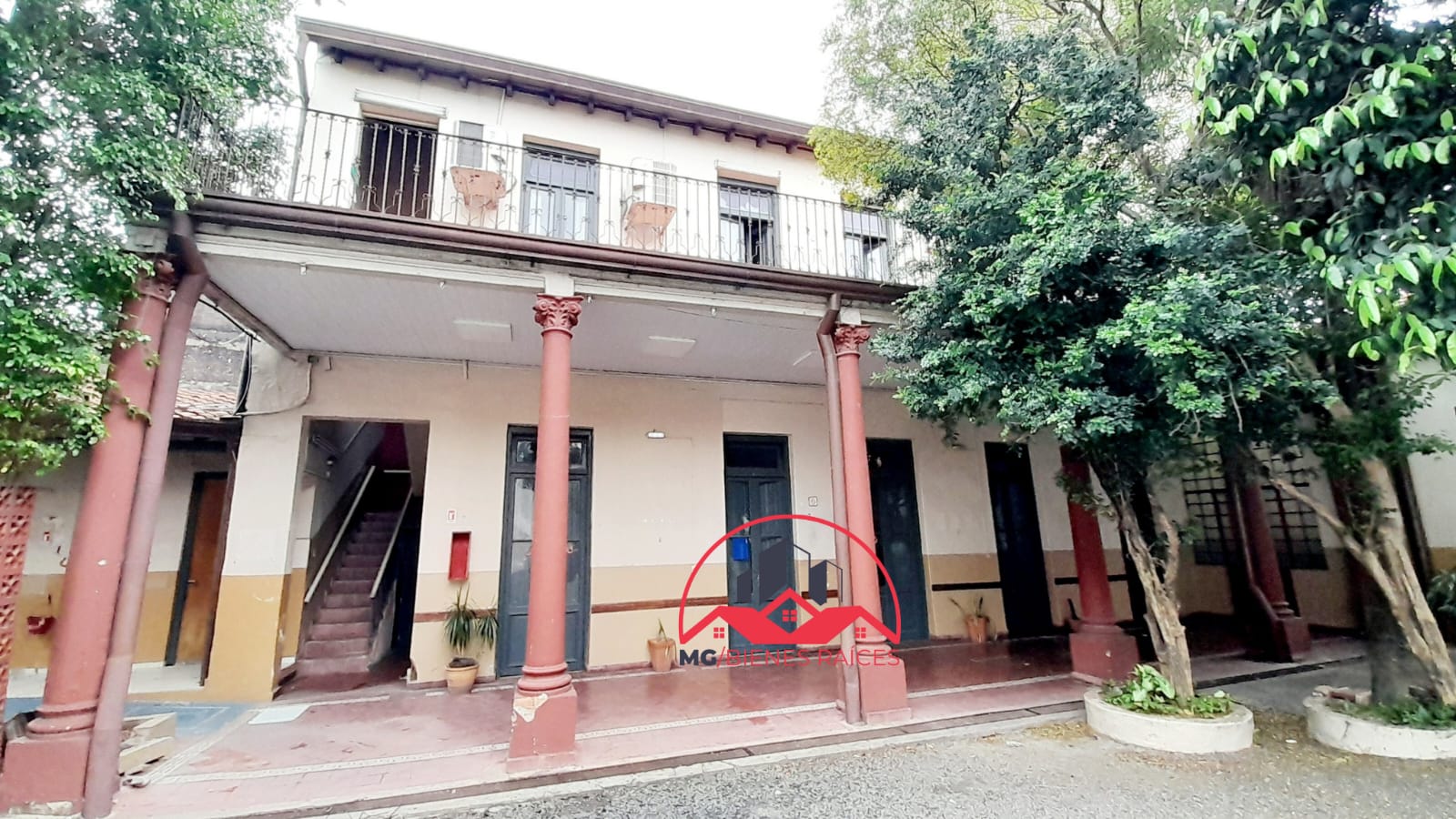 ALQUILO AMPLIA CASA IDEAL PARA UNIVERSIDAD, COLEGIO, EMPRESA o CONSULTORIA UBICACIÓN ESPAÑA Y BRASIL
