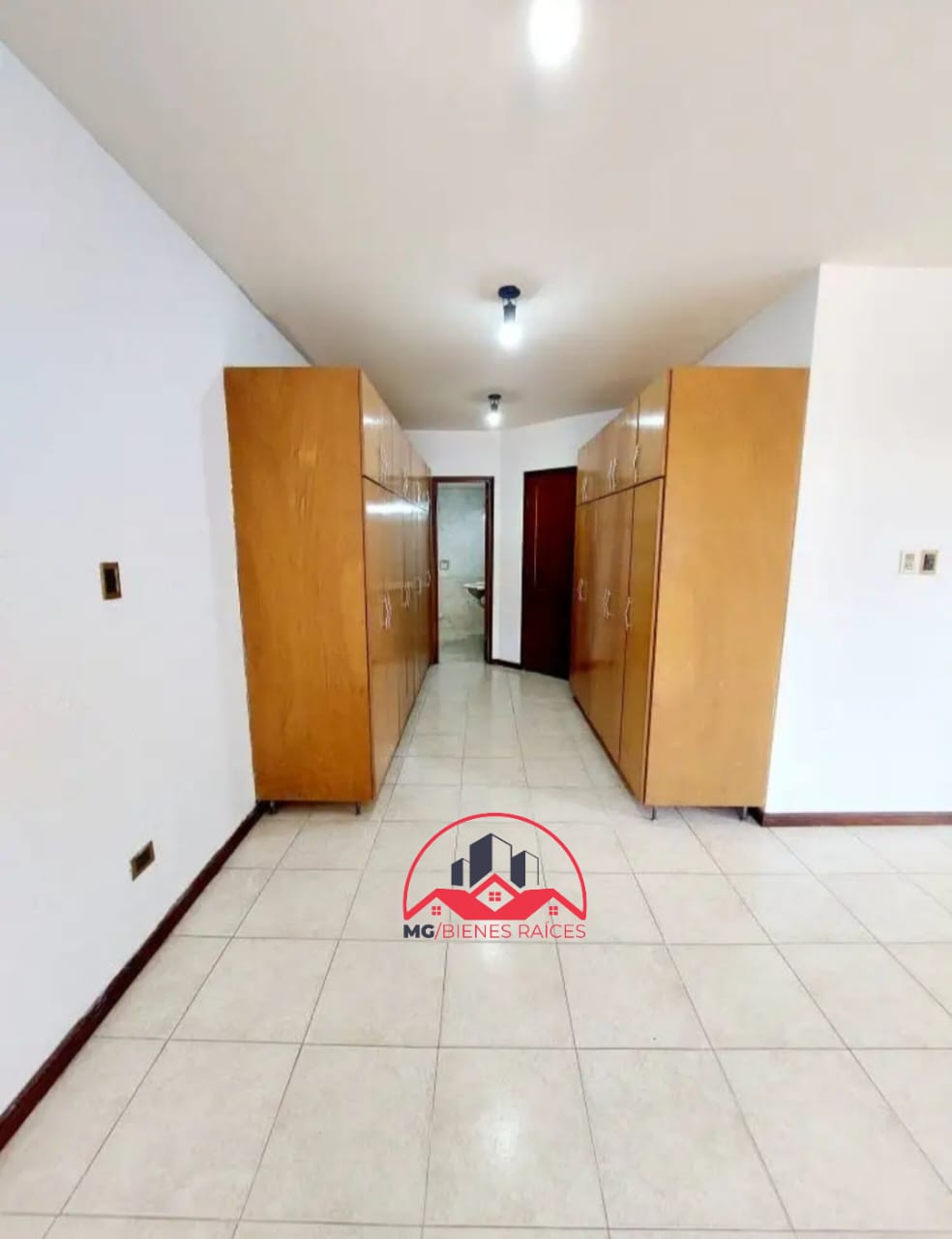 Alquilo Amplio Departamento de 3 habitaciones Barrio Seminario